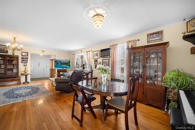 524 Livingston Street, Westbury, NY 11590