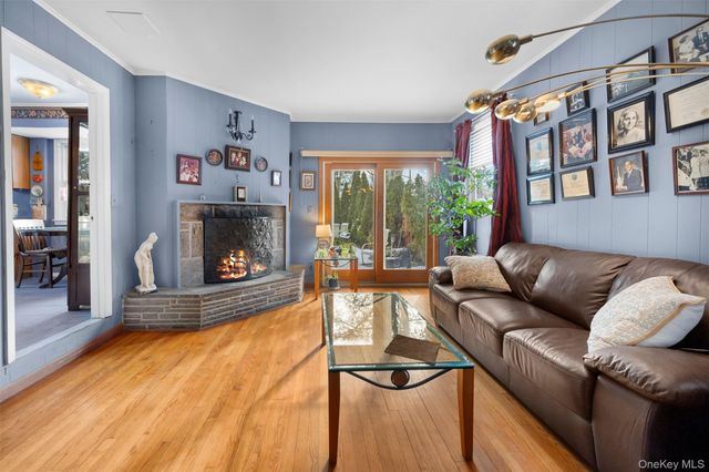 524 Livingston Street, Westbury, NY 11590