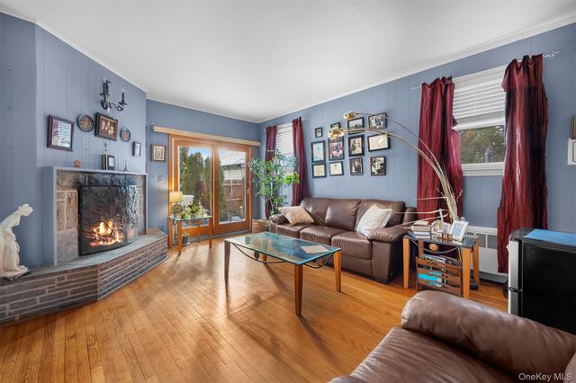 524 Livingston Street, Westbury, NY 11590