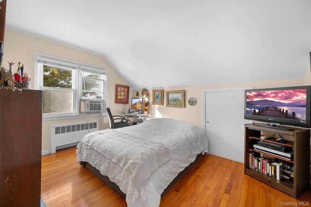 524 Livingston Street, Westbury, NY 11590