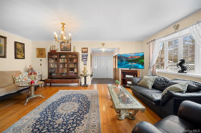 524 Livingston Street, Westbury, NY 11590