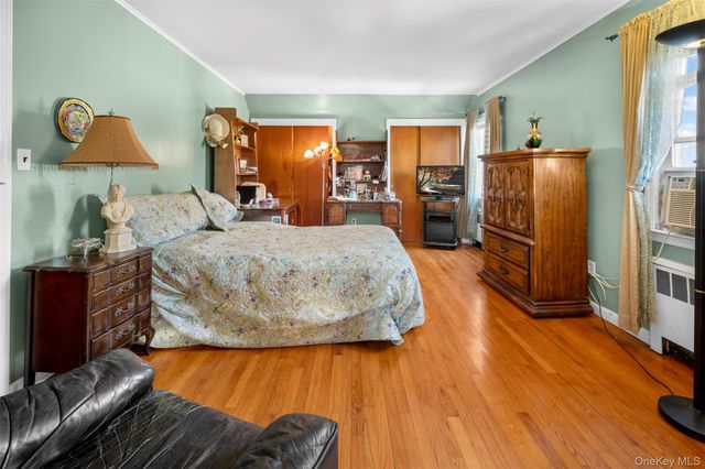 524 Livingston Street, Westbury, NY 11590