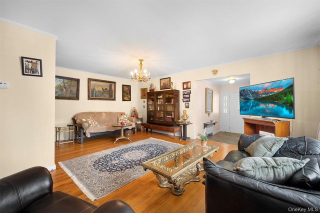 524 Livingston Street, Westbury, NY 11590