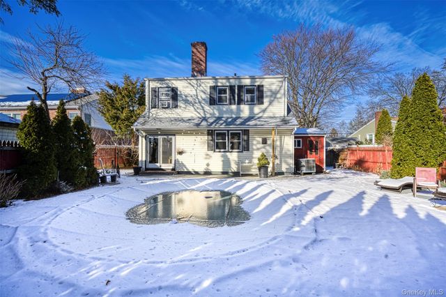 524 Livingston Street, Westbury, NY 11590