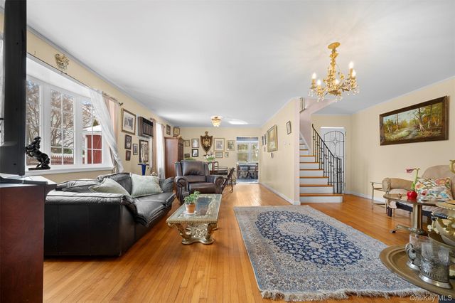 524 Livingston Street, Westbury, NY 11590