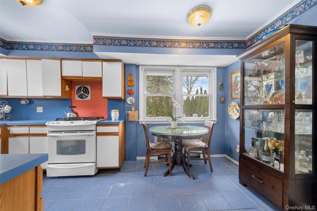 524 Livingston Street, Westbury, NY 11590