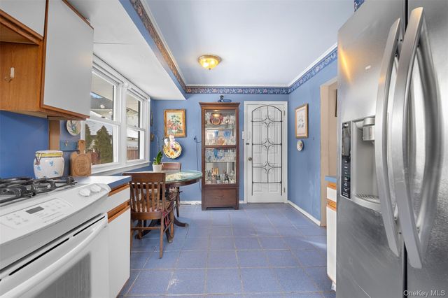 524 Livingston Street, Westbury, NY 11590