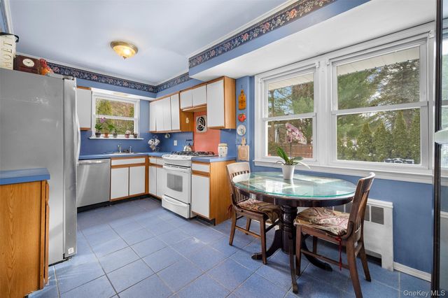 524 Livingston Street, Westbury, NY 11590