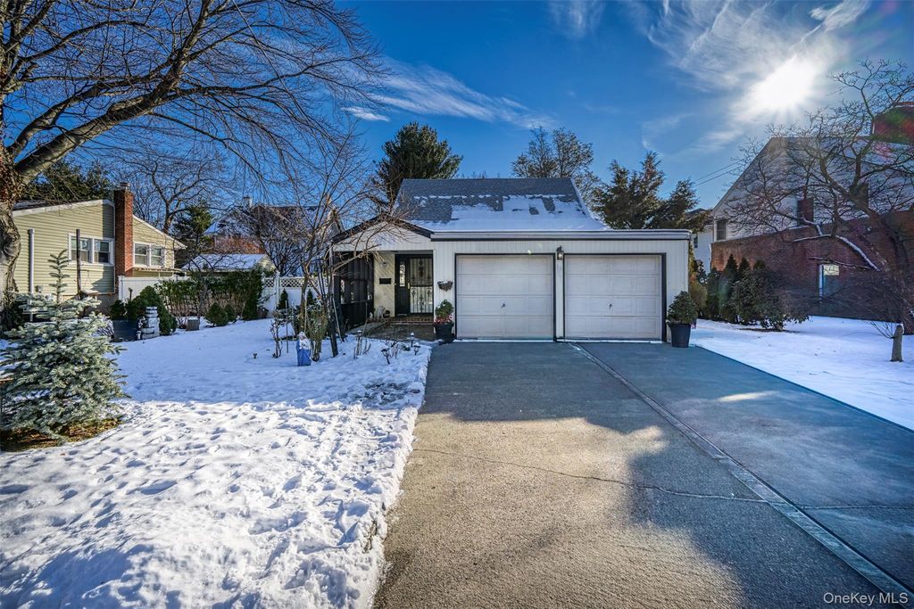 524 Livingston Street, Westbury, NY 11590