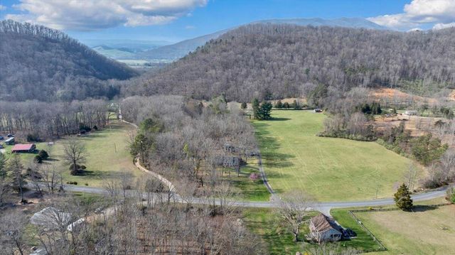 2545 Pico RD, Buchanan, VA 24066