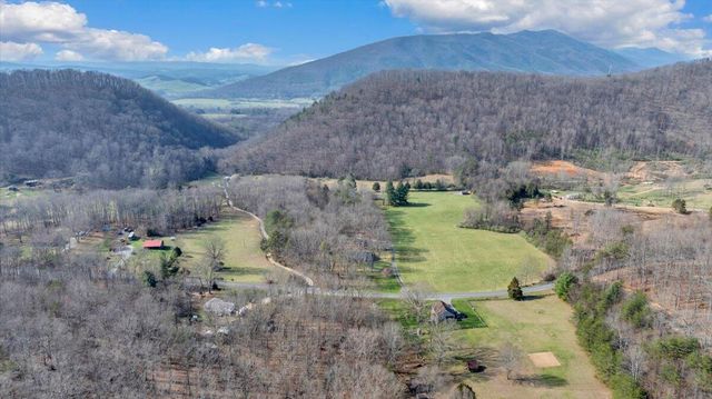 2545 Pico RD, Buchanan, VA 24066