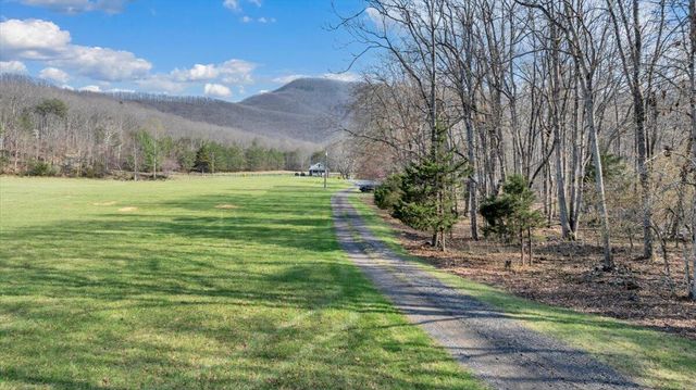 2545 Pico RD, Buchanan, VA 24066