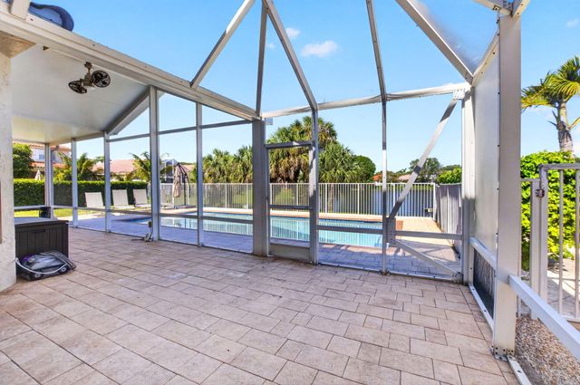 7245 Chesapeake Circle, Boynton Beach, FL 33436