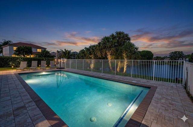 7245 Chesapeake Circle, Boynton Beach, FL 33436