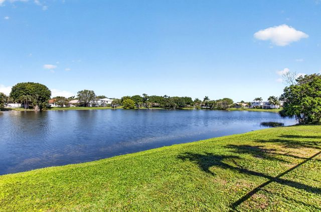 7245 Chesapeake Circle, Boynton Beach, FL 33436