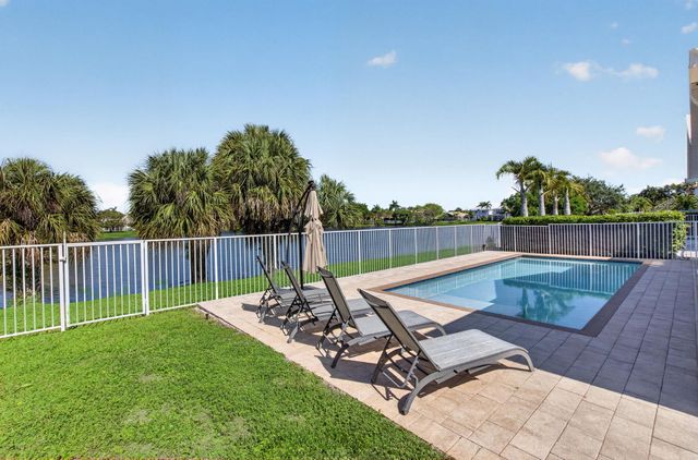 7245 Chesapeake Circle, Boynton Beach, FL 33436