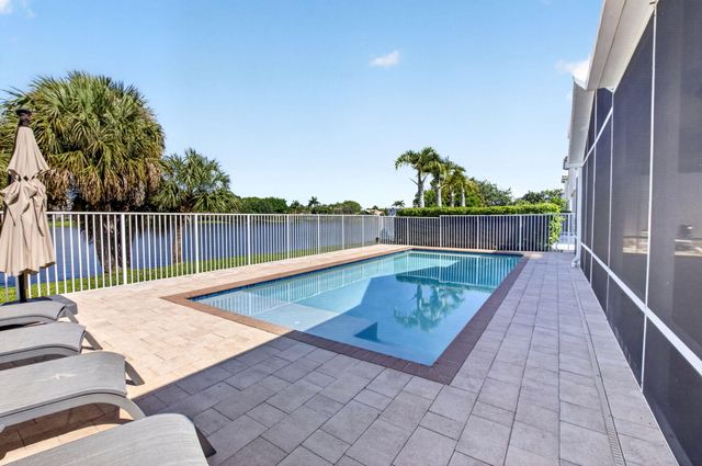 7245 Chesapeake Circle, Boynton Beach, FL 33436