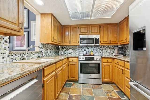 7450 Holly Hill Drive 108, Dallas, TX 75231