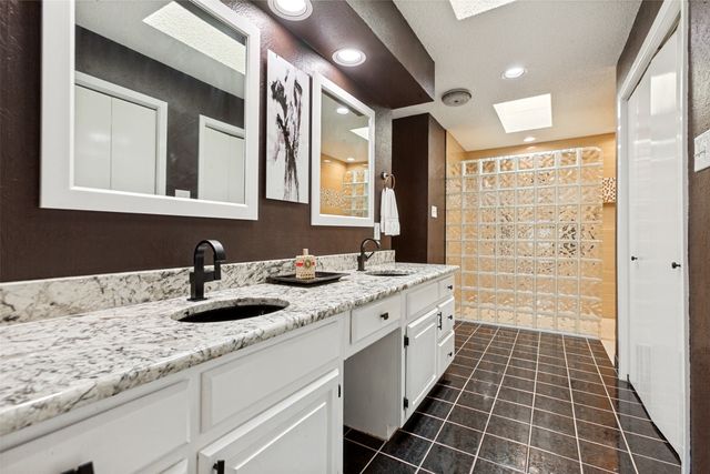 7450 Holly Hill Drive 108, Dallas, TX 75231