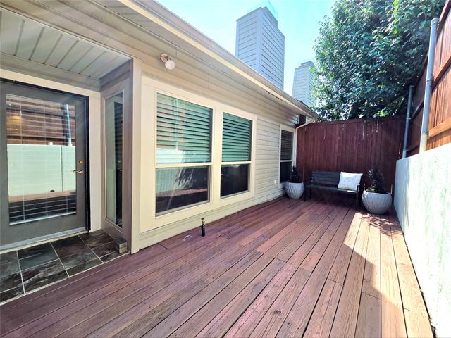 7450 Holly Hill Drive 108, Dallas, TX 75231