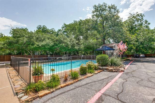 7450 Holly Hill Drive 108, Dallas, TX 75231