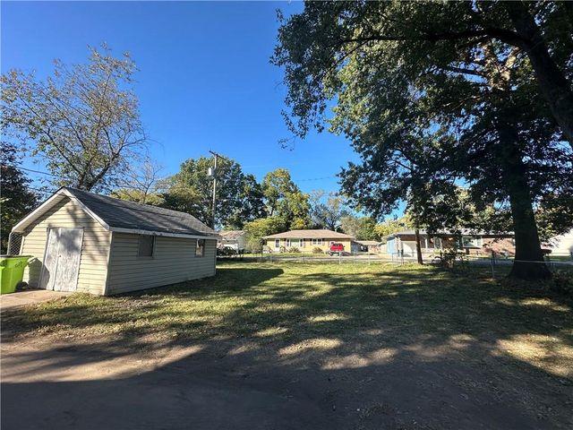 606 W South Street, Harrisonville, MO 64701