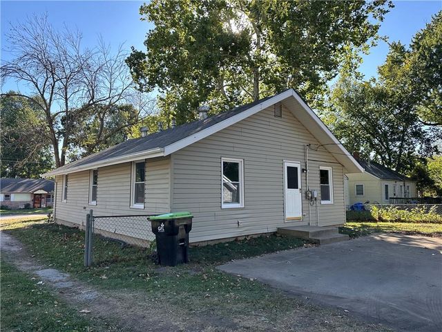 606 W South Street, Harrisonville, MO 64701