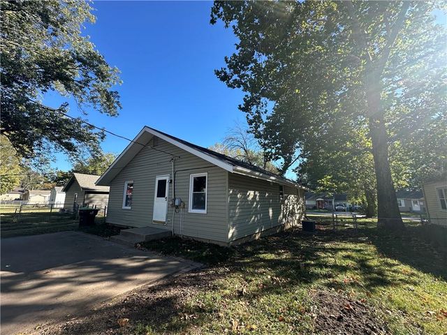 606 W South Street, Harrisonville, MO 64701