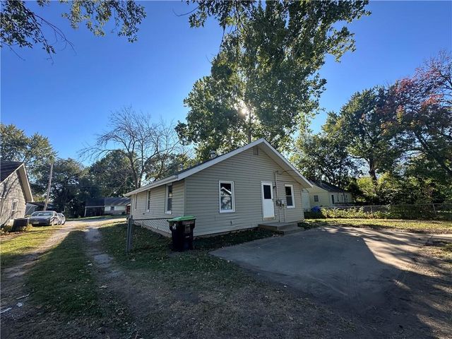 606 W South Street, Harrisonville, MO 64701