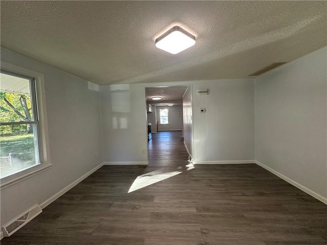 606 W South Street, Harrisonville, MO 64701