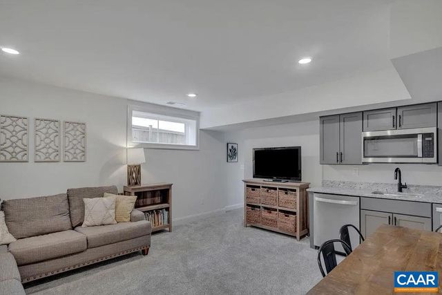 22 WARWICK DR, Crozet, VA 22932