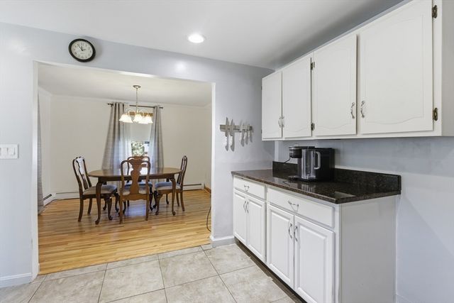 5 Manning Rd, Dedham, MA 02026