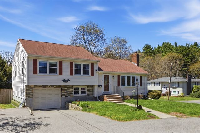 5 Manning Rd, Dedham, MA 02026