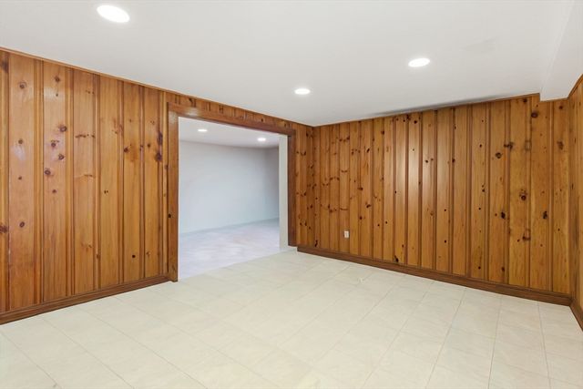 5 Manning Rd, Dedham, MA 02026