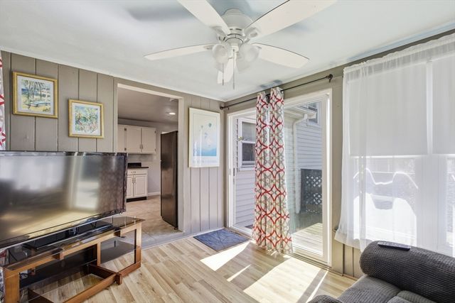 5 Manning Rd, Dedham, MA 02026