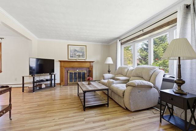 5 Manning Rd, Dedham, MA 02026