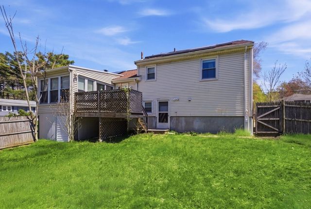 5 Manning Rd, Dedham, MA 02026