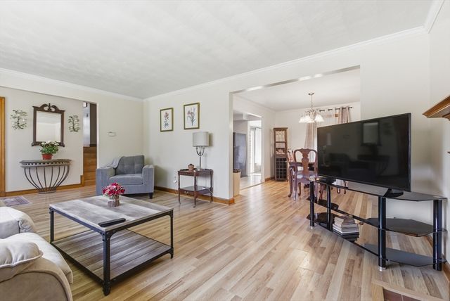 5 Manning Rd, Dedham, MA 02026
