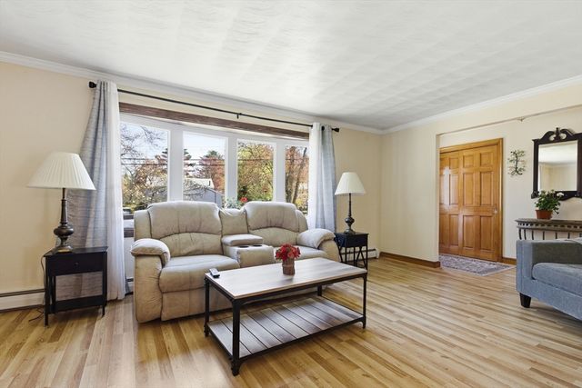 5 Manning Rd, Dedham, MA 02026