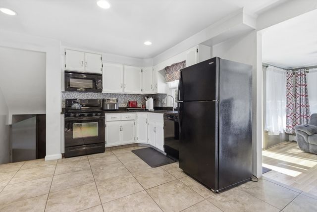 5 Manning Rd, Dedham, MA 02026