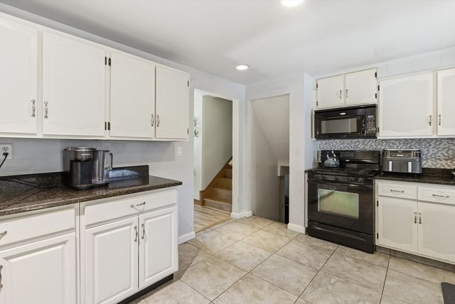 5 Manning Rd, Dedham, MA 02026