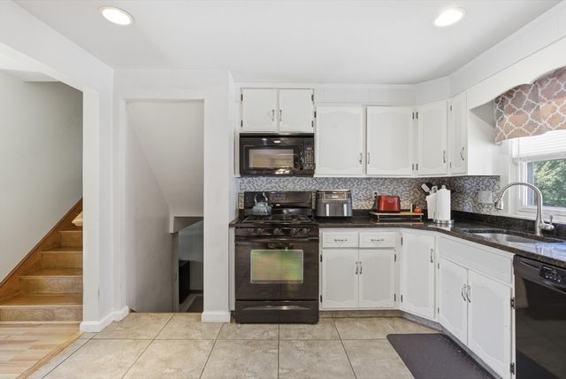 5 Manning Rd, Dedham, MA 02026