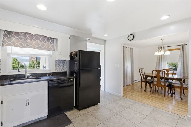 5 Manning Rd, Dedham, MA 02026