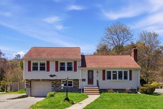 5 Manning Rd, Dedham, MA 02026