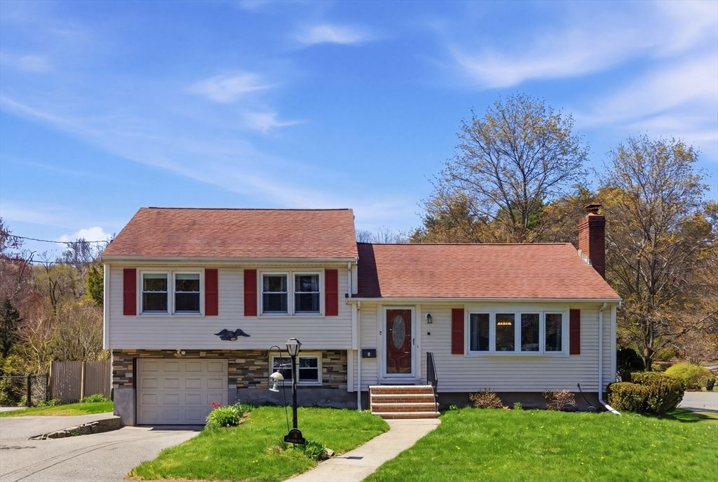 5 Manning Rd, Dedham, MA 02026