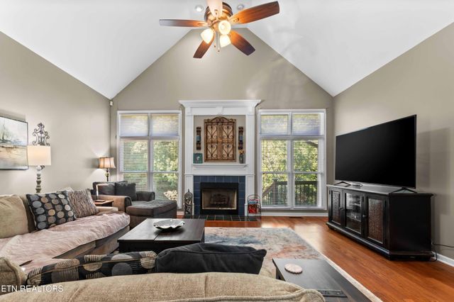 7819 La Barrington Blvd, Powell, TN 37849