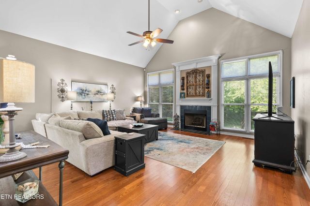 7819 La Barrington Blvd, Powell, TN 37849