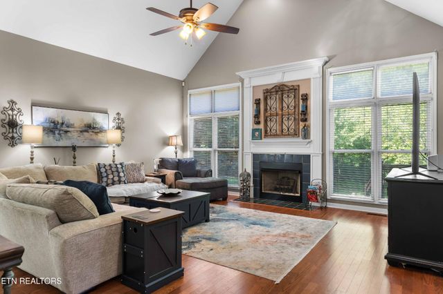 7819 La Barrington Blvd, Powell, TN 37849