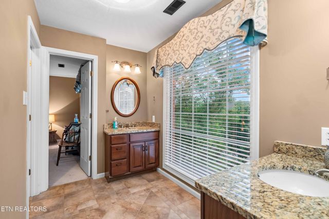 7819 La Barrington Blvd, Powell, TN 37849