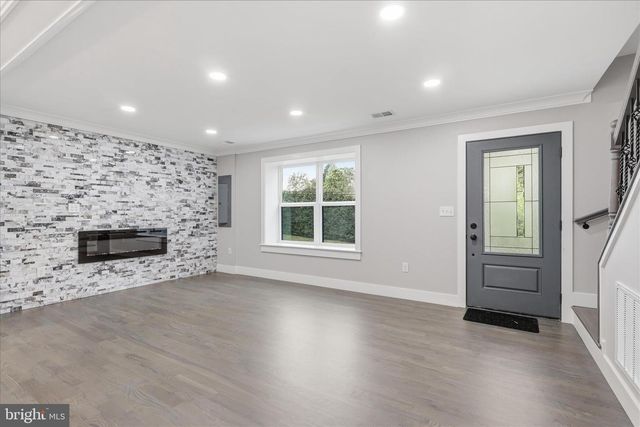 8323 ROLLING RD, Manassas, VA 20110